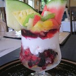 創作料理 クッキングメイト - コースとは別に注文した気まぐれパフェ（ミニ　880円）