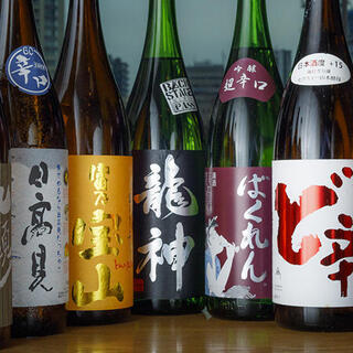十四代、田酒など銘酒に加え、各地の日本酒が揃っています