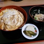 やぶ清 - かつ丼780円（サービスのミニ蕎麦は冷たい蕎麦にも変えられます）