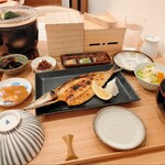 炭火焼き魚と、土鍋炊きごはん。定食屋 おちゃわん - 