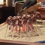 たでの葉 - スッポンを焼いています♪
      小鶴さんが手にしているのはスッポンの肝！