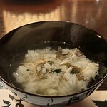 たでの葉 - 鮎の炊き込みご飯に鮎出汁をかけてお茶漬け風に
      鮎の出汁、めちゃ贅沢！！
      サラサラっとかき込んじゃいました♪
