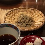 たでの葉 - 〆のご主人手打ち蕎麦（十割蕎麦）
      この日は茨城県坂東産の常陸秋蕎麦の十割蕎麦、香り良く喉越しツルツル、そんじょそこいらの蕎麦屋より美味しいです（笑）