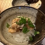 たでの葉 - 天然鮎のいい蒸し　写真がボヤけていますσ(^_^;)
      餅米がもっちりと、軽い塩味は鮎の塩焼きをほぐしたみから、木の芽の風味が良いです♪