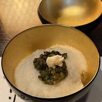 たでの葉 - 天然蕨のたたき、とろろ、スッポン煮凝り
                    涼やかな一品目、刻んだ蕨の独特な風味と粘りにとろろの地味深い味と粘り、生姜の風味がさっぱりと、スッポンの旨みが柔らかな逸品！