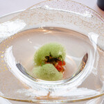 ル ジャルダン - アミューズ  三国港のつぶ貝、 コシノルビー（ミディトマト）、 ハーブのソースと泡、 ヘーゼルナッツオイル、 もみわかめ