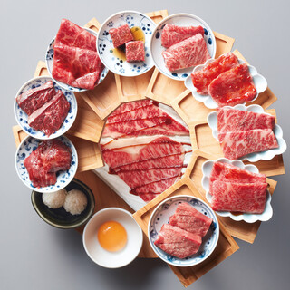 名物黒毛牛すき焼きサーロイン含む焼肉10種類を堪能【十段盛】