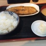 鈴木水産 - かれいの煮付け、800円