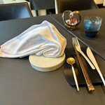 プレゼンテ スギ - テーブル