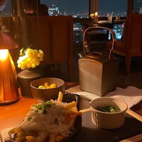 ザ タヴァン グリル＆ラウンジ - 