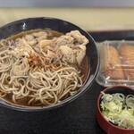 駅そば そば・うどん八起家 - 肉そば(470円)＋いなり寿司2ヶ(150円)