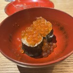 新橋貝介 - いくらの醤油漬けたっぷりの巻物