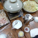 鹿児川荘 - ホルモン鍋の用意