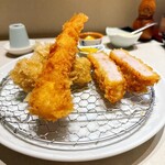 Fry家 - 【選べるミックスフライ定食 3品(ヒレ+ロース+エビ)】(¥2500)