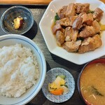 中華キッチン華亭 - 豚角煮定食