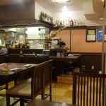 串揚げ＆ワインOLIVE - 店内に移動後は予約している旨を伝えて席へと案内していただき