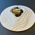 プレゼンテ スギ - パニーノ
      　片口鰯　自家製ビネガー
      　水牛のミルクのヨーグルト　
      　トマトとハーブのソース