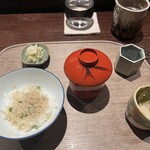 にしの - 〆のご飯は、ジャコ、えのき茸、卵(2種あり)から選べます。もちろんおかわりも自由。