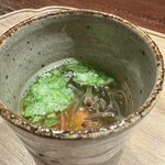 にしの - トマトや潤菜が入った屑そうめん。グルタミン酸たっぷり。夏です！