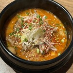 焼肉あきら - 牛混ぜこぜニンニク味噌煮込み