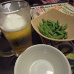 居酒屋 一休 - 生ビール(モルツ)とお通し(枝豆)
