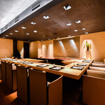 しらに田 - 一枚板を使った贅沢なカウンター