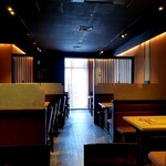 鶏と鉄板焼 宮本 - 店内光景。