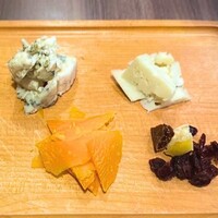 丸の内トラットリア Buzz 特選 3 種チーズの贅沢盛り