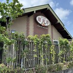 果実香 - 駐車場から見る外観