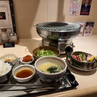 牛刺しと焼肉 仔虎 クリスロード店 - 