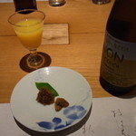 じどりや 穏座 - 琵琶湖のゴリ＆蜆　食前酒の変わりのオレンジジュースです