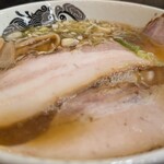 食堂 はせ川 - 大判チャーシュー醤油ラーメン