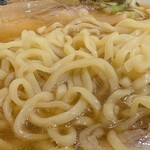 食堂 はせ川 - 中太麺がスープに絡む