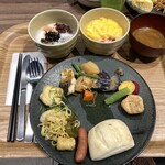 hotel MONday - お惣菜の数々。