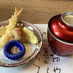 がんこ亀岡 楽々荘 - 天ぷらと汁物。