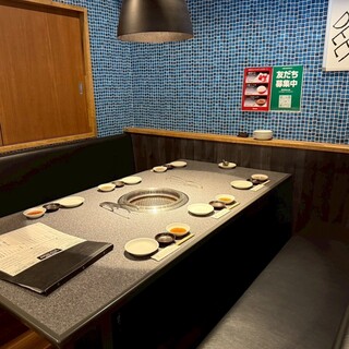 お肉とよく合う厳選ワインや地酒、山崎などのウイスキーもご用意