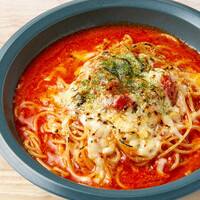 牡蠣とニンニク、たっぷりチーズのトマトスープパスタ