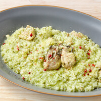 牡蠣と鶏ハラミ肉のバジルチーズリゾット