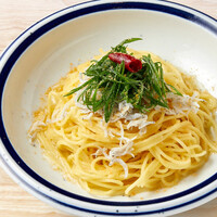 シラスと九条ネギ、カラスミのペペロンチーノパスタ