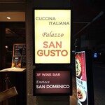 パラッツォ サン グスト - 看板