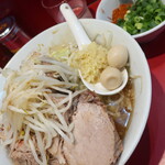 ラーメン二郎 - ラーメン半分＋青ネギショウガ半分炙