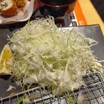 とんかつKYK - キャベツお代わり自由。