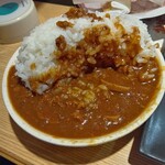 とんかつKYK - 米飯お代わり自由でカレーもセルフで掛けられます。