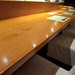 伊豆の旬 やんも 南青山店 - カウンター席の様子です。