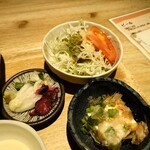 個室居酒屋 笑衛門 - 小鉢とサラダ。美味しかった。