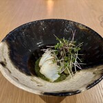 SHOTOEN - 紋甲イカの炙り 焼き海苔とレタスのソース