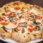 ピッツェリア　ポジターノ - 料理写真:2025.6 エクストラ S.T.G 水牛モッツァレラチーズとチェリートマトのビアンカ（2,618円）