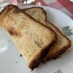 イノダコーヒ - トーストもバターがたっぷり塗られていてフワサク食感！