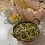 khusi - Sag Chicken Curry & Naan. Salad and soup are complimentary.