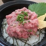 清水港　みなみ  - 上ネギトロ丼 880円  鮪たっぷり！